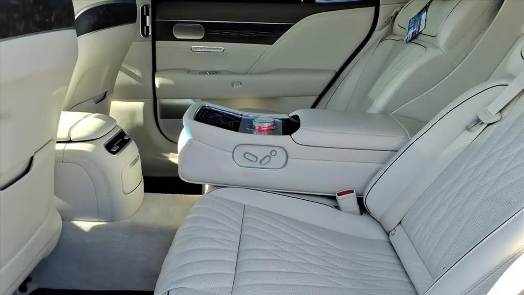 2023 Genesis G90 3.5T e-Supercharger