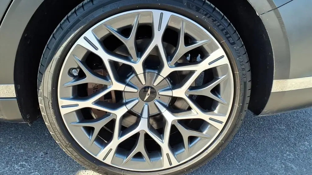 2023 Genesis G90 3.5T e-Supercharger