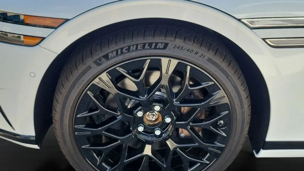 2025 Genesis G90 3.5T e-Supercharger