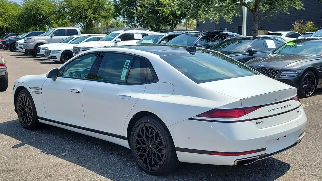 2025 Genesis G90 3.5T e-Supercharger
