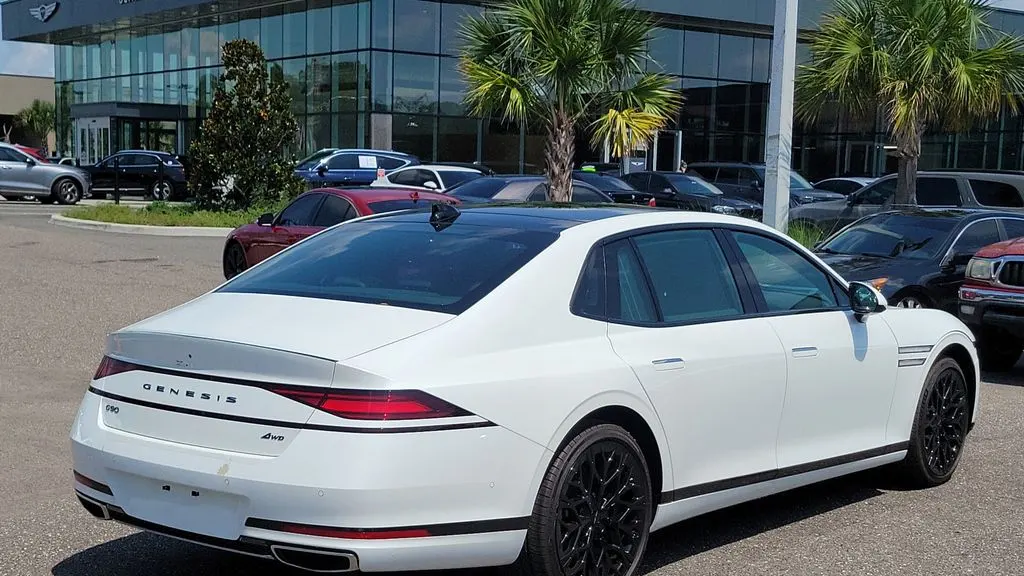 2025 Genesis G90 3.5T e-Supercharger