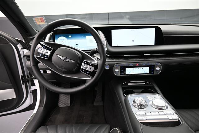 2025 Genesis G90