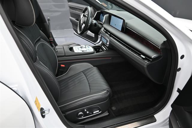 2025 Genesis G90