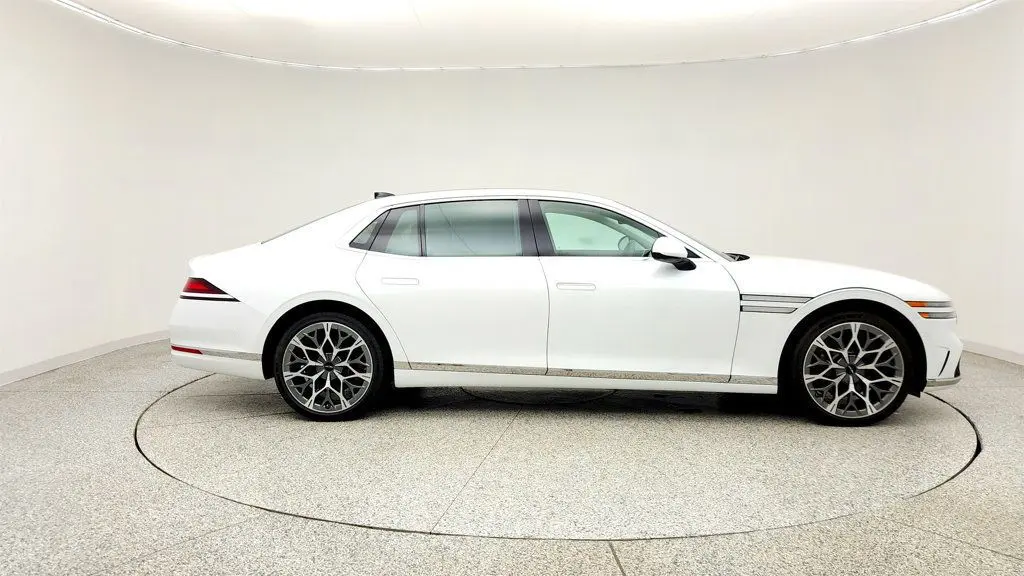 2023 Genesis G90 - $51,995