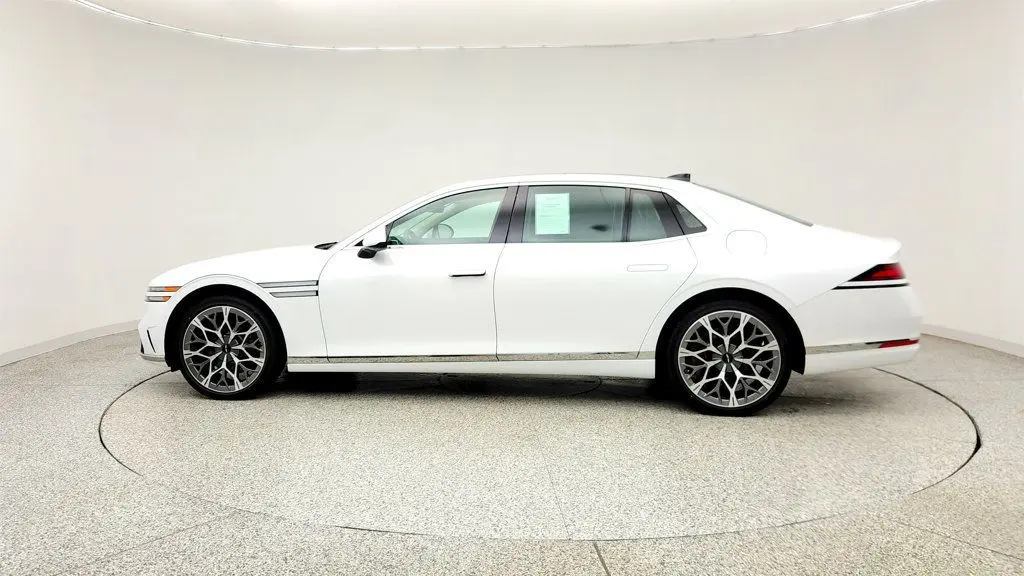 2023 Genesis G90 - $51,995