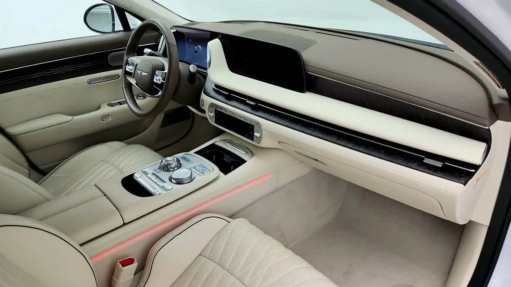 2023 Genesis G90 - $51,995