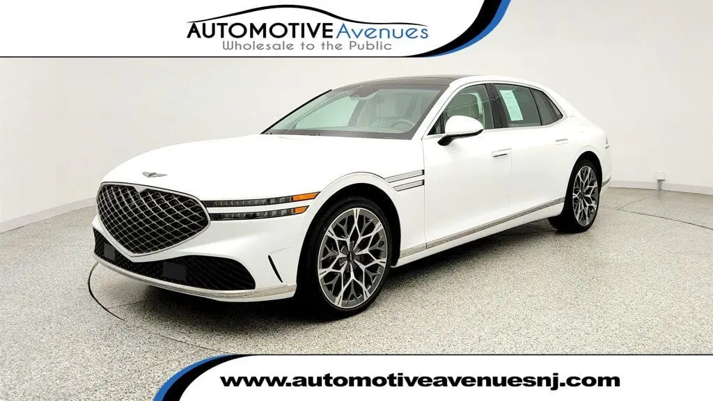 2023 Genesis G90 - $51,995