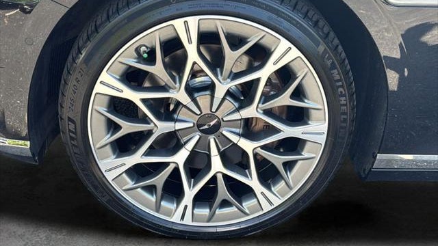 2024 Genesis G90 3.5T e-Supercharger