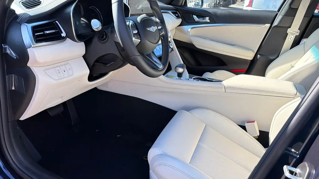 2026 Genesis G70 2.5T Standard