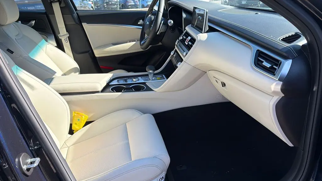 2026 Genesis G70 2.5T Standard