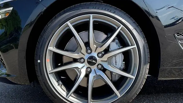 2026 Genesis G70 2.5T Standard