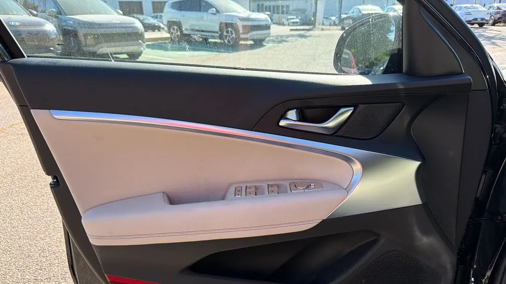 2026 Genesis G70 2.5T Standard