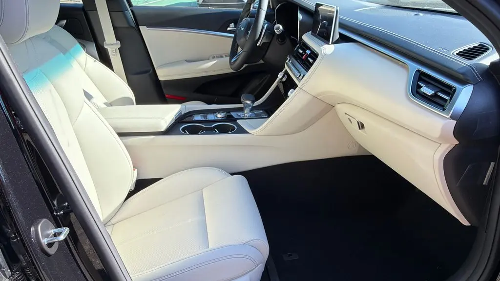 2026 Genesis G70 2.5T Standard