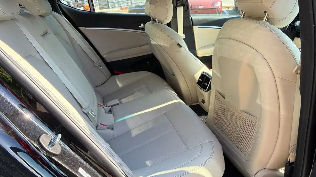 2026 Genesis G70 2.5T Standard