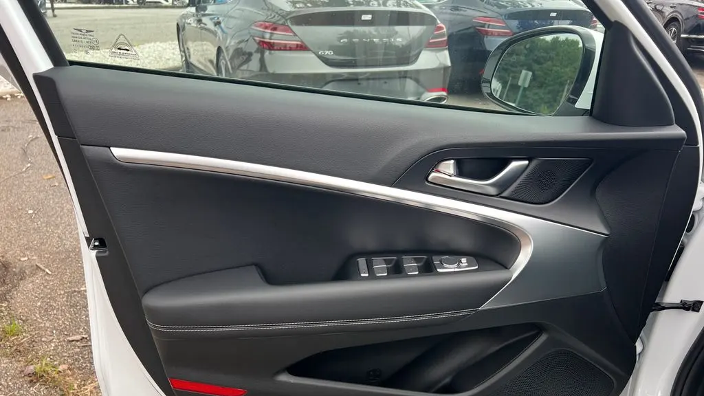 2026 Genesis G70 2.5T Standard