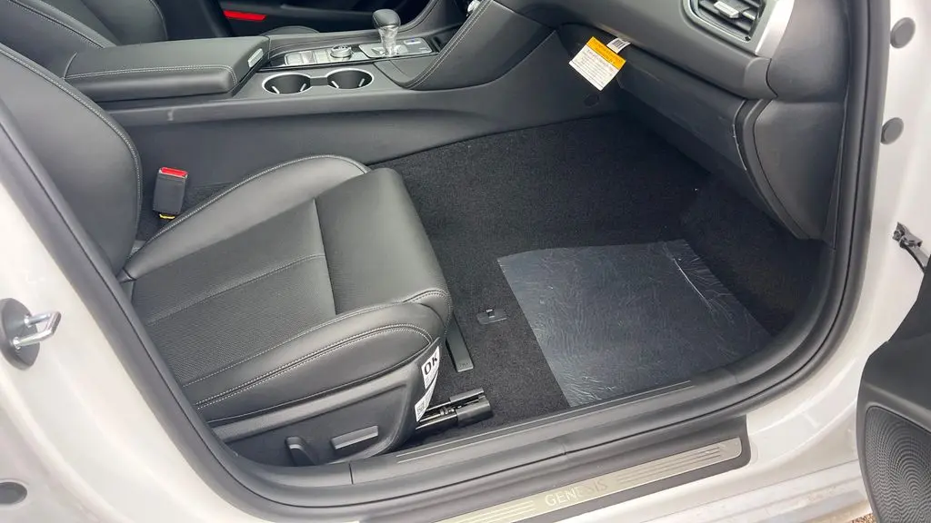 2026 Genesis G70 2.5T Standard