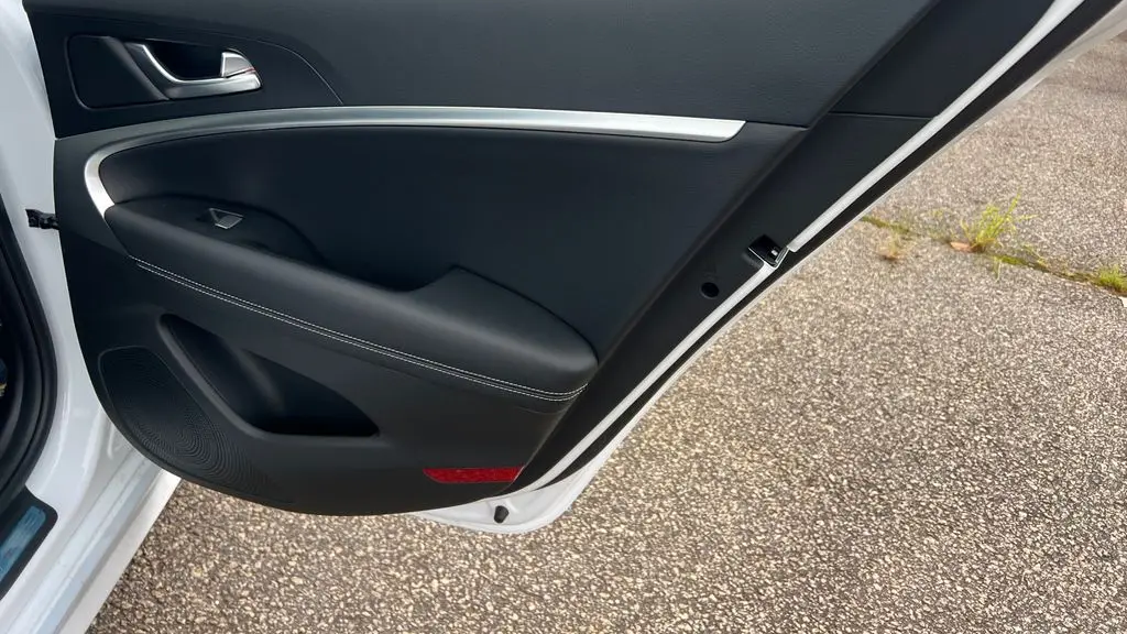 2026 Genesis G70 2.5T Standard