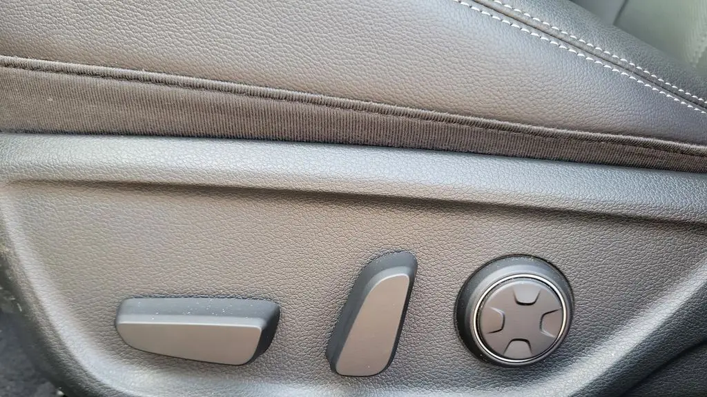 2026 Genesis G70 2.5T Standard