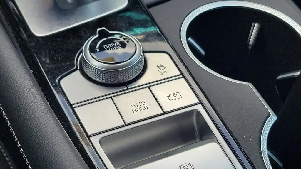 2026 Genesis G70 2.5T Standard