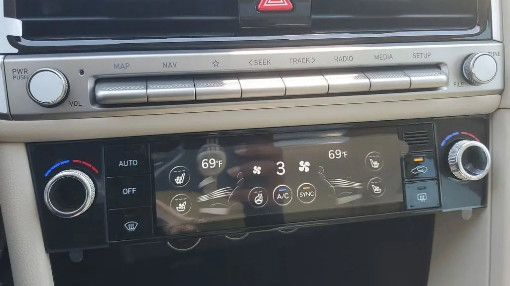 2026 Genesis G70 2.5T Prestige