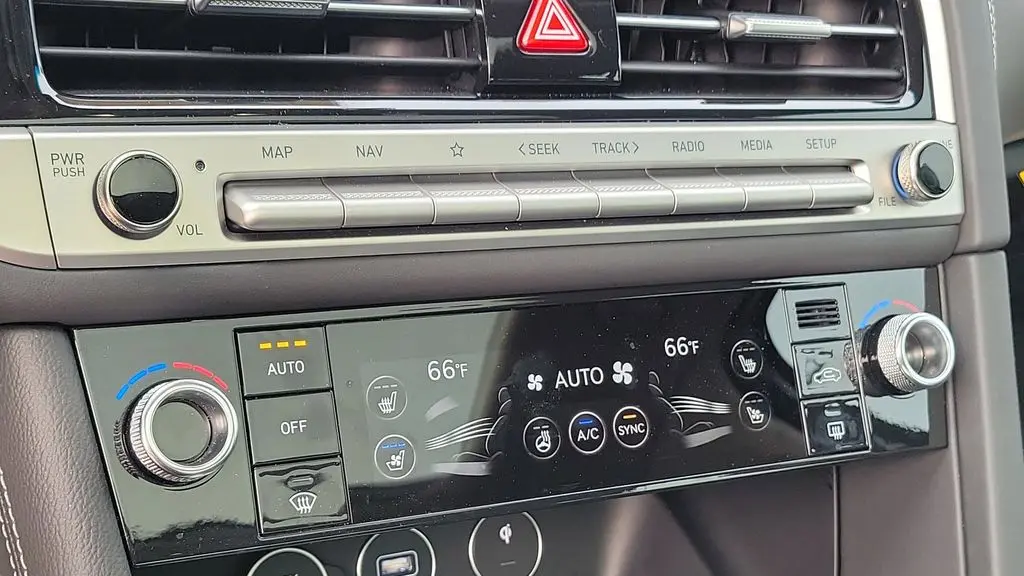 2026 Genesis G70 2.5T Prestige