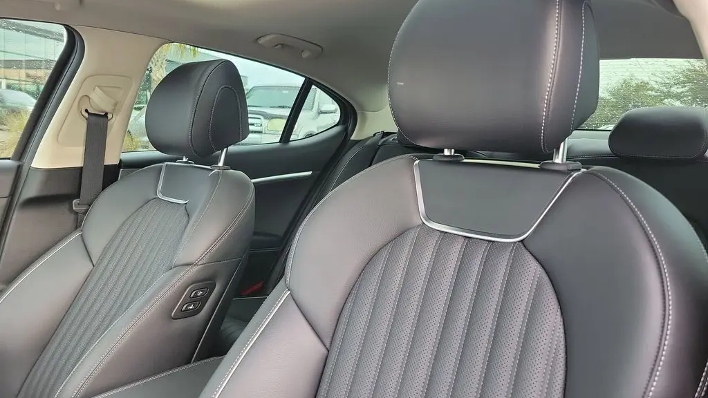 2026 Genesis G70 2.5T Prestige