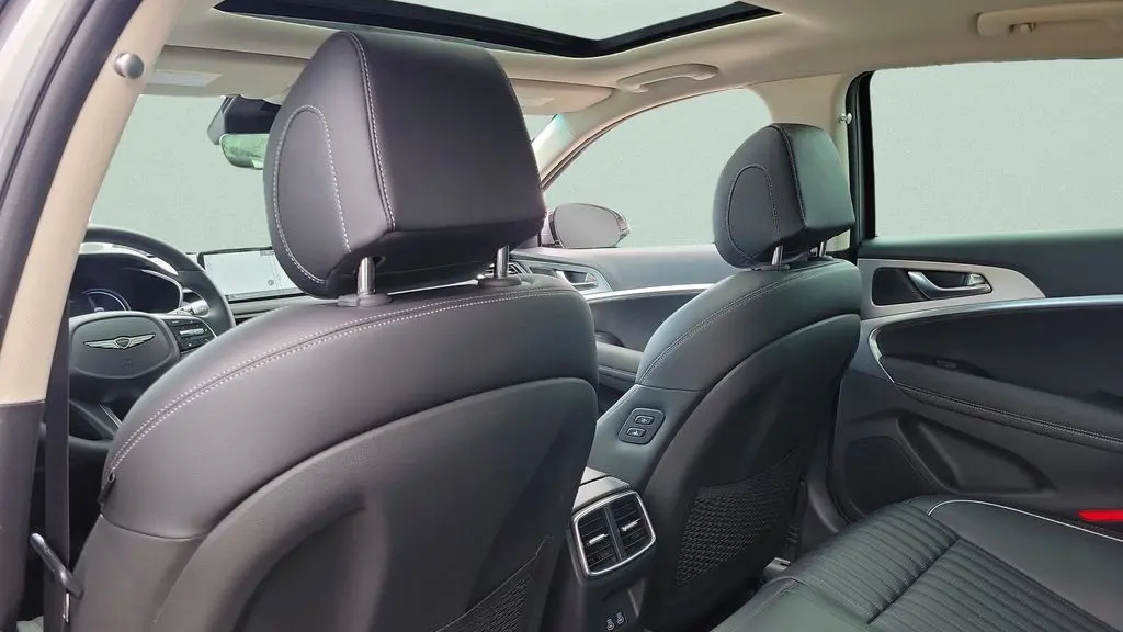2026 Genesis G70 2.5T Prestige