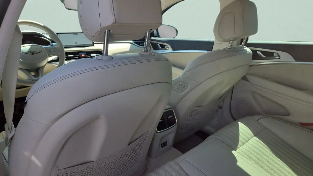 2026 Genesis G70 2.5T Prestige