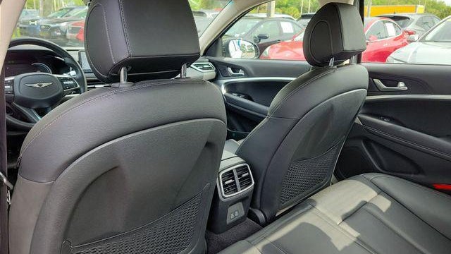 2025 Genesis G70 2.5T Standard
