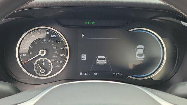 2025 Genesis G70 2.5T Standard