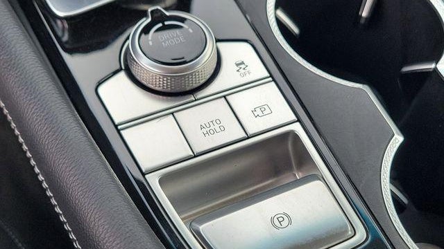 2025 Genesis G70 2.5T Standard