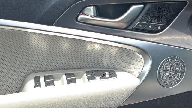 2025 Genesis G70 2.5T Standard
