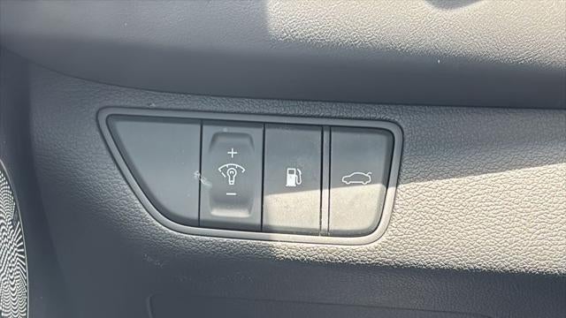 2025 Genesis G70 2.5T Standard