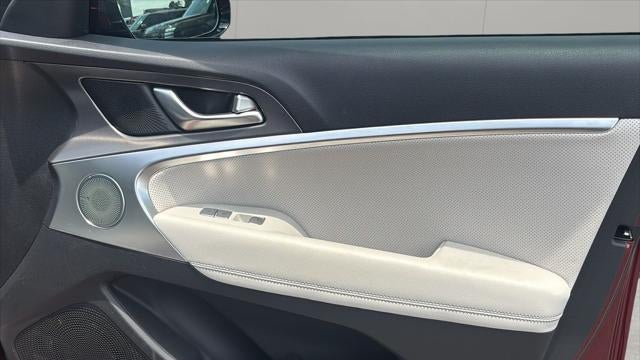 2025 Genesis G70 2.5T Standard