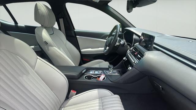 2025 Genesis G70 2.5T Standard