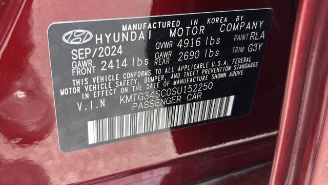 2025 Genesis G70 2.5T Standard