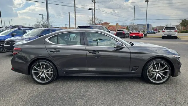 2025 Genesis G70 2.5T Standard