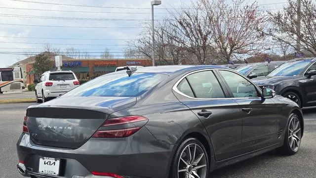 2025 Genesis G70 2.5T Standard