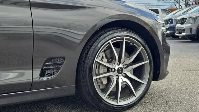 2025 Genesis G70 2.5T Standard