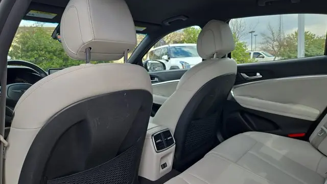 2025 Genesis G70 2.5T Standard