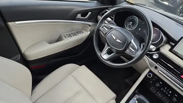 2025 Genesis G70 2.5T Standard
