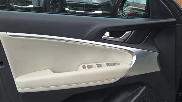 2025 Genesis G70 2.5T Standard