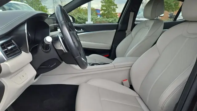 2025 Genesis G70 2.5T Standard