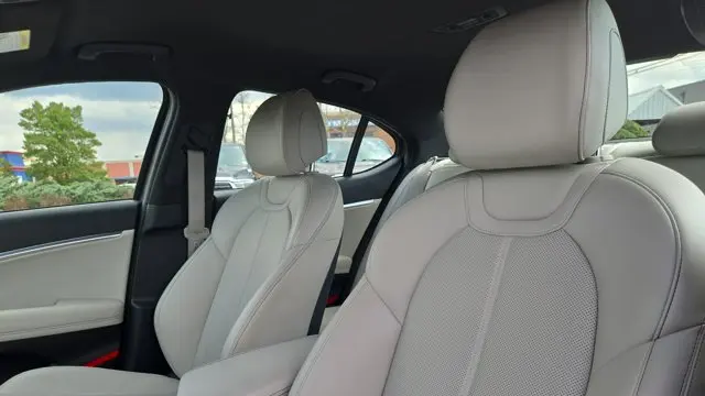 2025 Genesis G70 2.5T Standard