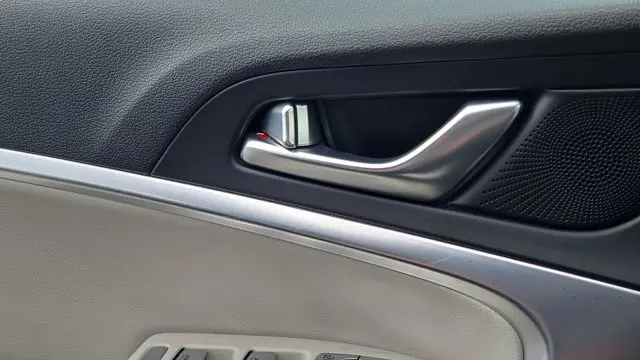 2025 Genesis G70 2.5T Standard