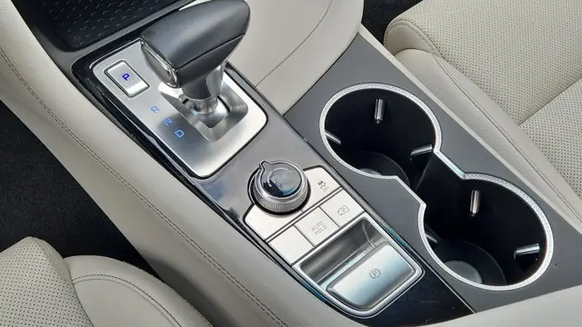 2025 Genesis G70 2.5T Standard