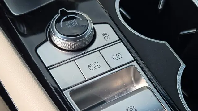 2025 Genesis G70 2.5T Standard