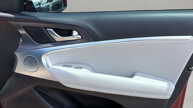 2025 Genesis G70 2.5T Standard