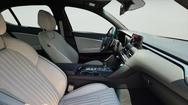 2025 Genesis G70 2.5T Standard