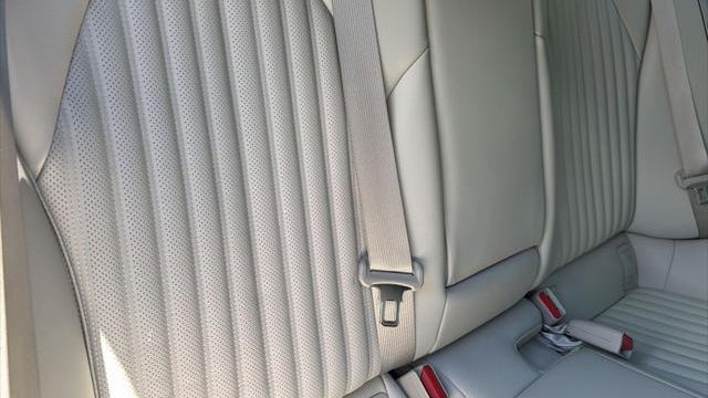 2025 Genesis G70 2.5T Standard